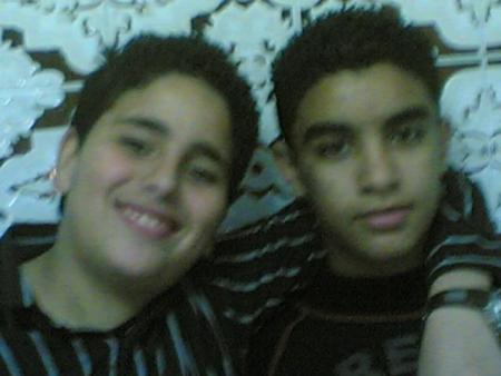 moi et mon amie de classe ablaoui chez abdrahmane ...........lol
